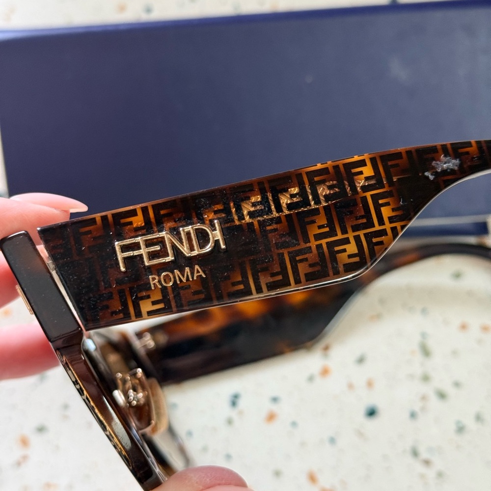 Fendi Tortoise Shell Sunglasses with COA - Picture 6 of 9